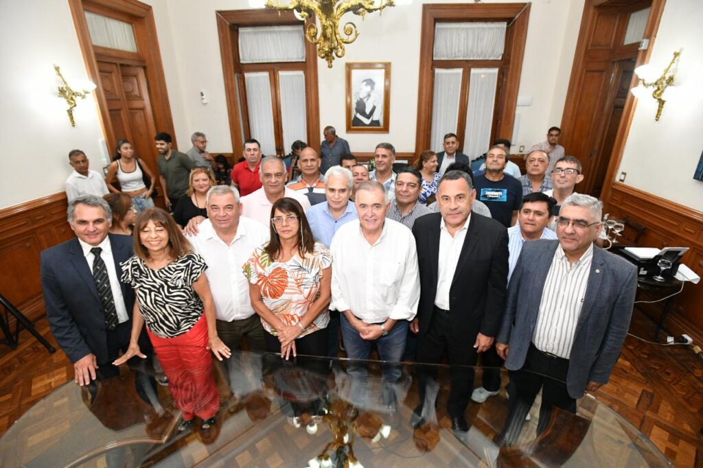 23864264-20f6-4ed4-b29e-b7abdd9d4403