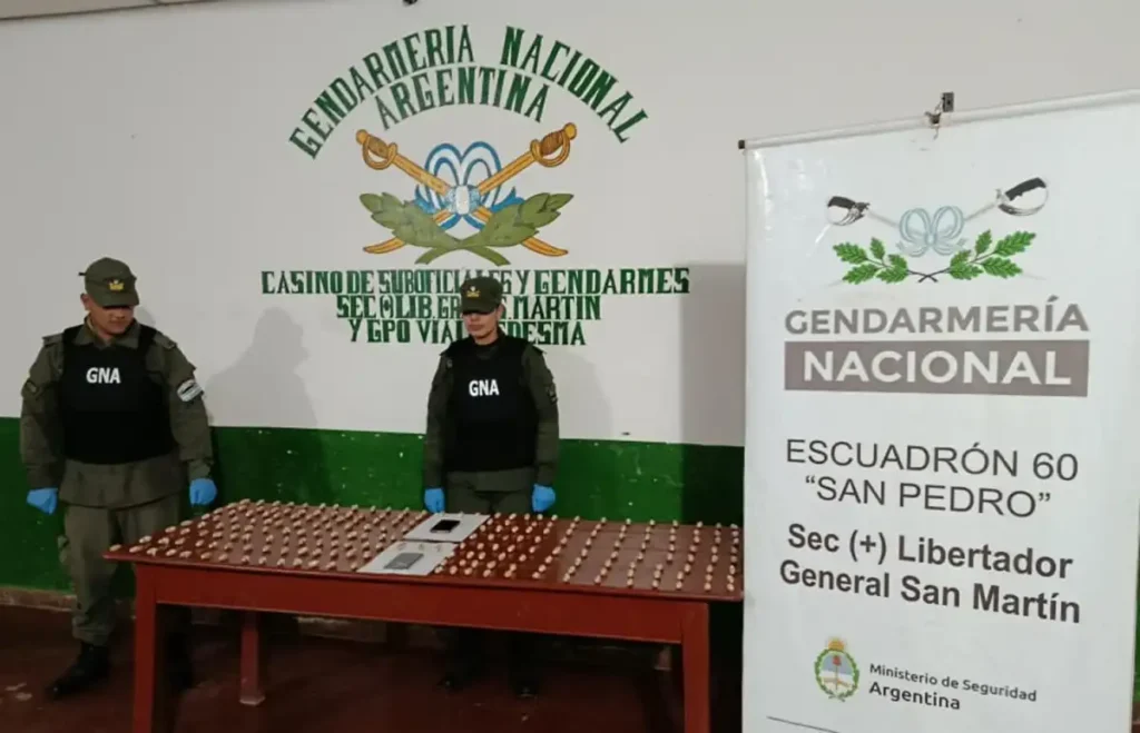1200x772_dos-hombres-fueron-detenidos-tras-ingerir-216-capsulas-cocaina-colectivo-rumbo-buenos-aires-1136115-181517