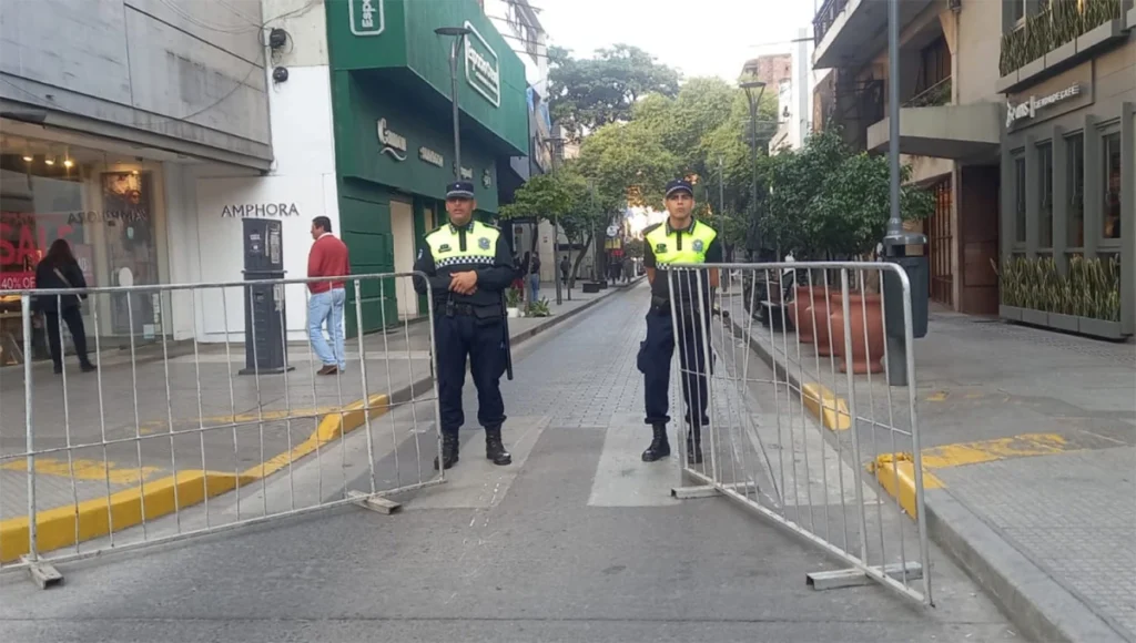 1200x680_restringido-acceso-plaza-independencia-ya-esta-cerrado-desde-esta-manana-1091762-113138